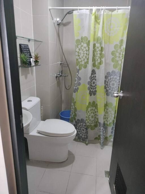 Cubao Manhattan Heights, Unit 8Bc Tower B, 1 Br Маніла Екстер'єр фото